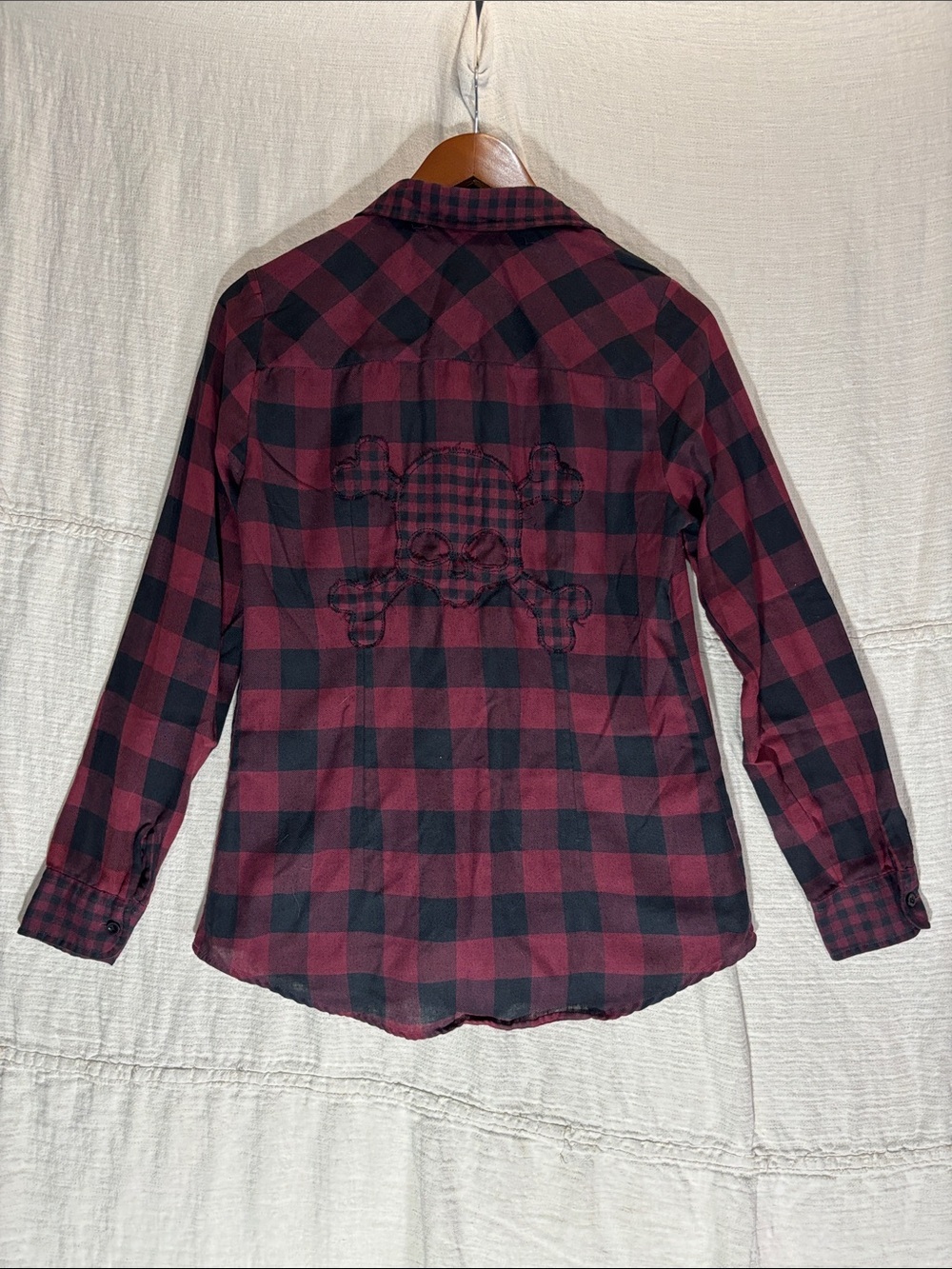 Hot Topic Burgundy and Black Plaid Button-Down Shirt Skull Crossbones